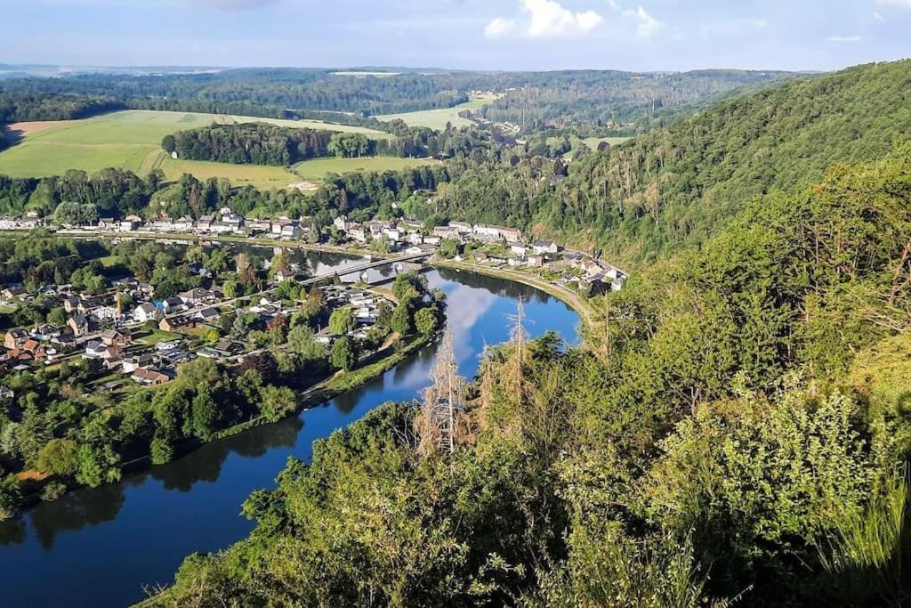 Gite: A La Courbe Du Fleuve Godinne Kültér fotó